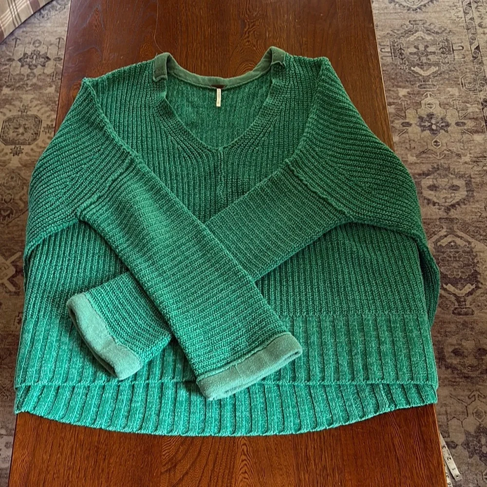 Free People Oversized Green V-Neck Chunky Knit Sweater Med/Large - Picture 3 of 15